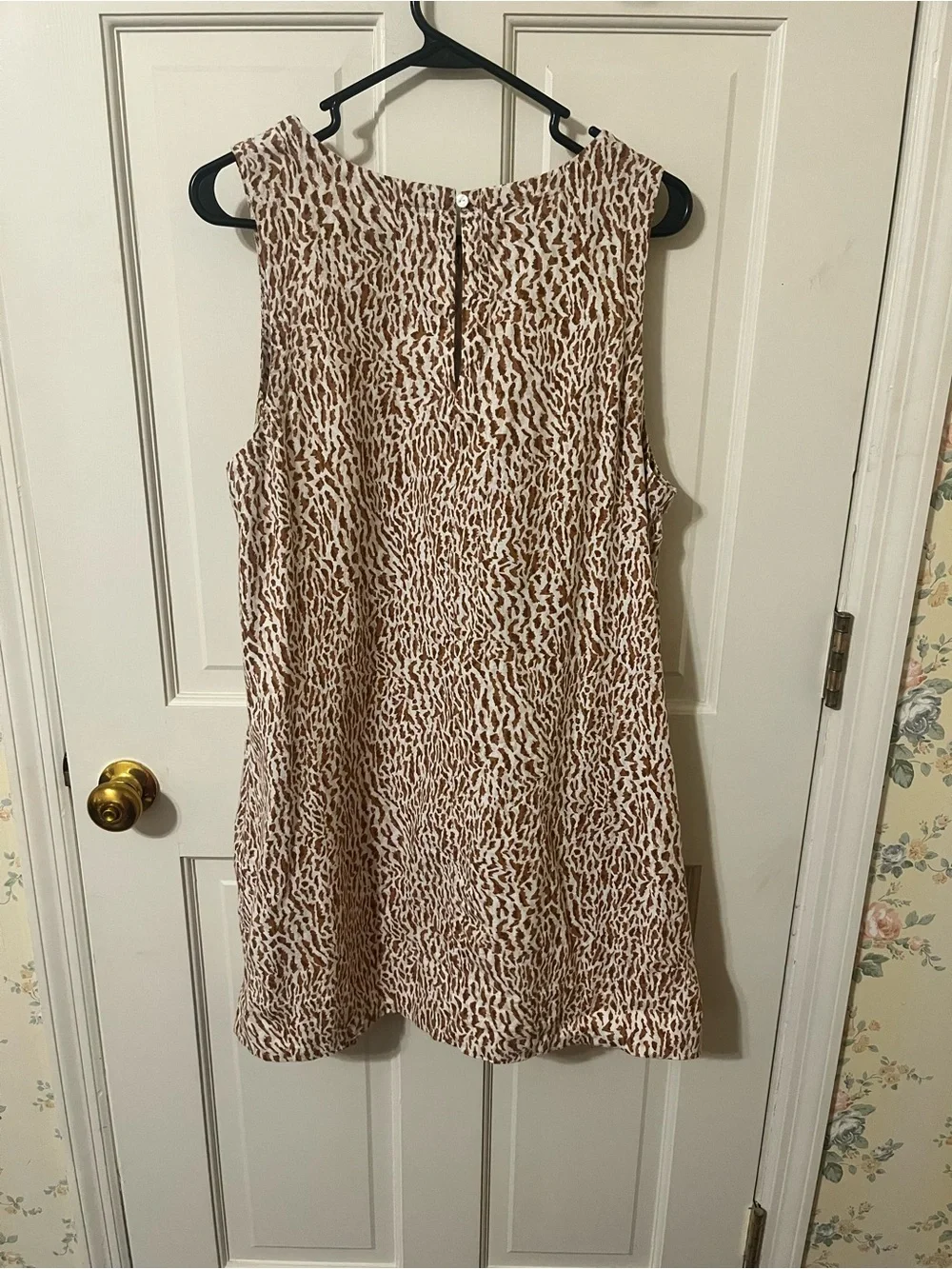 Old Navy Brown and Cream Animal-Print Shift Dress - Picture 4 of 5